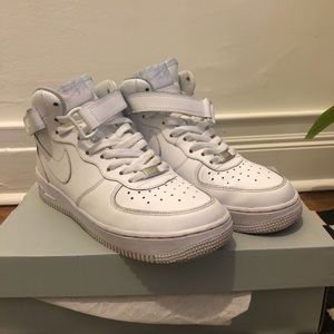 Youth mid top Air Force 1s